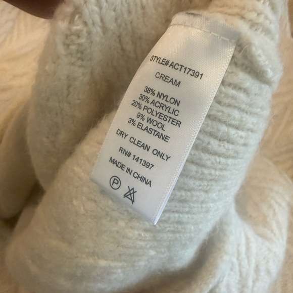 ASTR the Label Carlota Mock Neck Sweater Small - Picture 4 of 6